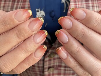 クララメイエキミュークス(CLALA Meieki μX)/グラデーションネイル/ミラー