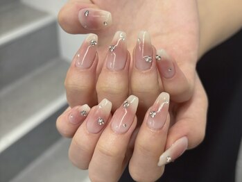 インザピンクリリー(in the pink LILY)/チークネイル/ビジューネイル