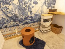 ア キャトルボーテの雰囲気（こちらの座器に座ってよもぎ蒸しを行います。）