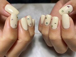 宝石ネイル