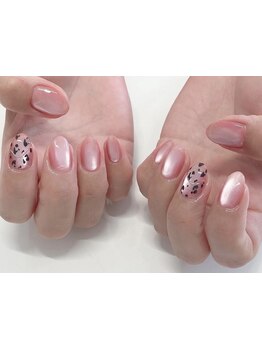 ネイル・アイメニューの同時施術が可能