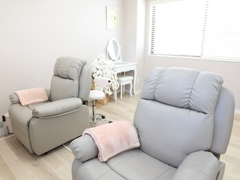 アーティット(Arthit)/(まつ毛.眉毛.ピーリング)