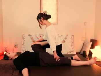 鳥兎(uto)/タイ古式 (施術風景)