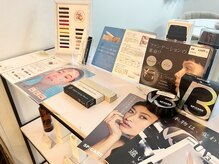 アンジェリック 大阪江坂店(Angelic)/【店内2】待合商品紹介デスク