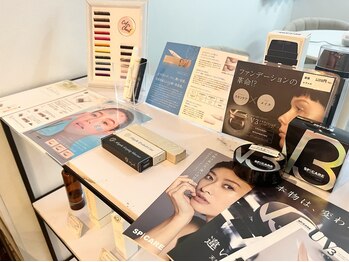 アンジェリック 大阪江坂店(Angelic)/【店内2】待合商品紹介デスク