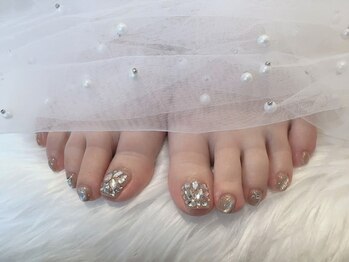 サンシャインネイルサロン 池袋(Sunshine nail salon)の写真/足先のお洒落も忘れずに☆お仕事柄ハンドができない方も足元でお洒落を満喫♪繊細なアートで美しい指先へ◎