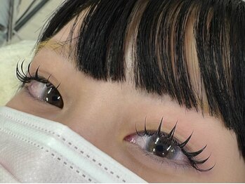 ネイルサロン レクラン(Nail Salon L'ecrin)の写真/インパクトのある目元へ♪Wフラット♪少ない本数でも密度が出るので、束感がお好みの方にもオススメ！