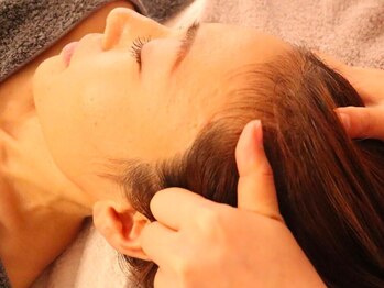 ラヴィソンファム(Ravissant femme)の写真/【水入れヘッドスパ20分¥4000】デスクワークの方に◎リフレッシュと同時にリフトアップ小顔効果もあり♪