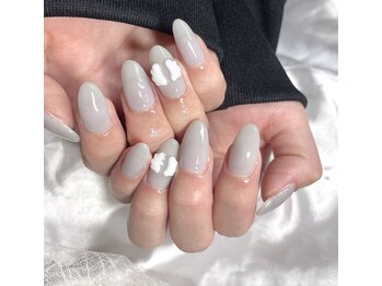 エイミーユア(Eimmy Yua)/グレー羽ネイル