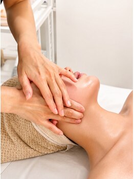 クロシェット(Clochette)の写真/頭・首・肩・肩甲骨から整える本格小顔コルギ