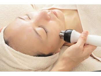 ラクル(RAKURU)の写真/張りや艶を出したい方☆RFラジオ波でエラスチン・コラーゲンを増やししっかりリンパマッサージ◎小顔効果♪