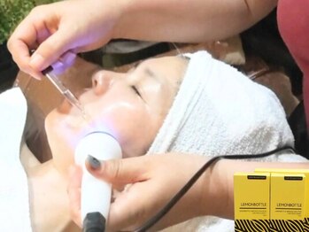 からだの恵みの写真/【話題の脂肪分解レモンボトル】かっさとのＷ効果で二重あご、たるみにアプローチ！憧れの小顔へ