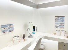 ポアレスラボ 東武百貨店池袋店の雰囲気（メイクスペース完備）