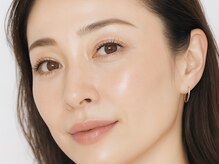 洗練とやさしさが続く、大人の目元へ。