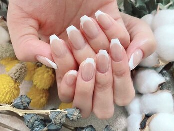 ソル(Sol)の写真/【SIMPLEコース】大人気のフレンチネイルはもちろん、ちょっと個性をプラスできる変形フレンチもおすすめ♪