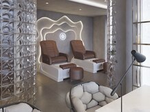 プロフェッショナルなフットバスマッサージエリアがございます。