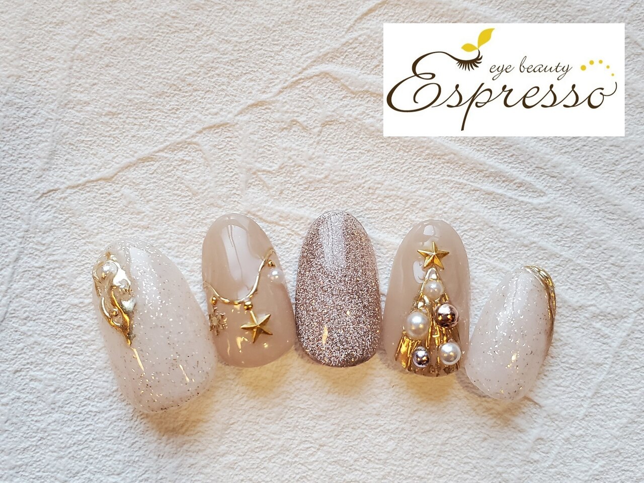 2025年-2026年冬トレンド】ベージュ ワンカラーのネイルデザイン集