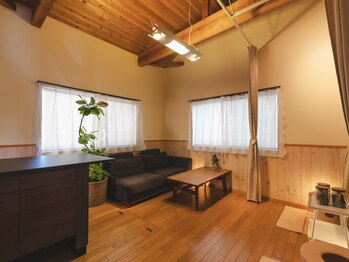 リリィ(RIRY)/2階にて受付・エステルームあり