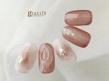 グラティフィー(gratify)/秋カラーでチークネイル