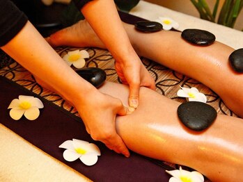 アロマオイルリンパアンドハーブ肌活性ピールフェイシャルエステ 晴れ古都/冷えむくみに温石マッサージが◎