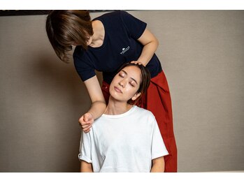 ワイガーデン 荻窪店の写真/ほぐしと癒しで呼吸を深く、眠れる体に!首肩から疲労が解ける125分【タイ古式+ヘッドスパ+ハンドオイル】