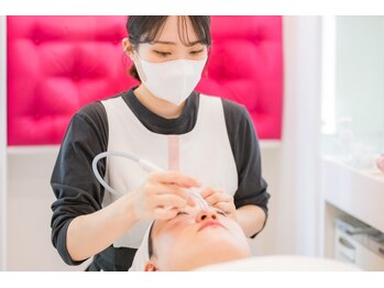 ラヴィーチ 表参道店の写真/お顔全体の微細な部分から気になる背中やバストラインまで丁寧にケア♪シェービングこそスキンケアの本質！