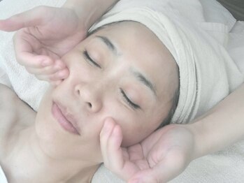アールフェイスバランスの写真/お顔を引き締めて若々しい見た目へ！【リフティング小顔矯正×工イジングケアフェイシャル】で美しく♪