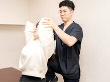 伊藤接骨院/猫背・姿勢矯正の施術風景◎