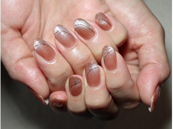 ネイルトータルビューティー ソピーロ(sopiro)/斜めゴールドフレンチラインマグ