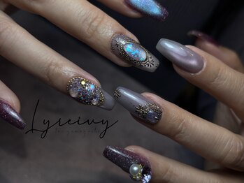 リライヴィー(Lyreivy)/アンティークネイル