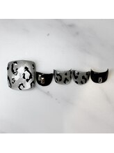 リリー(Lily)/ゴールド/カフェラテ/黒ネイル