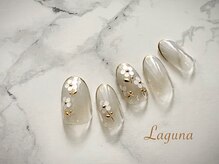 ラグウナ(Laguna)/ホログラムのお花ネイル