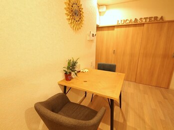 ルカ アンド ステラ(Luca & Stera)/カウンセリングテーブル