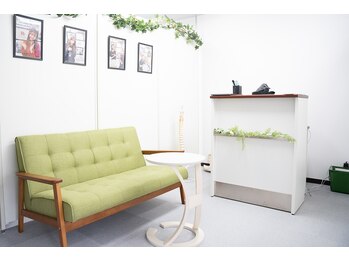 ナオル整体 池袋院(NAORU整体)/待合室【池袋 池袋駅 整体】