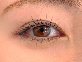 ラ フルール(La Fleur)の写真/垢抜け目元＊【トリートメント・コーティング付★まつげパーマ】ダメージ補修しながらナチュラルに可愛く◎