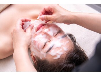 小顔フェイスラボ 市川店(小顔FaceLabo.)の写真/【小顔&整体コルギ×炭酸ガスパック】強炭酸パックでお仕上げ！最強小顔&ツヤ美肌へ導きます♪