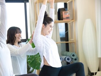 ヨガスタジオ ルタ(Yoga Studio rtam)の写真/【少人数制/アットホームな空間】一人一人に寄り添ったレッスンで効果実感◎理想に合わせて選べるクラス