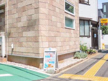 夏秋美肌サロン/通り沿いに看板あります☆