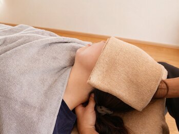 隠れ家サロン アロマリンパマッサージと整体  U-ｒｏｏｍの写真/頑張り続けた肩首に、そっと休息♪その日の身体に合わせて、こわばりをじっくりゆるめる整体ケアをご体感！