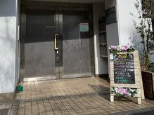 長津田駅徒歩3分☆この看板が目印です。目の前には長津田郵便局
