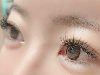 フルーリール(Fleurir)の写真/ナチュラル~ボリュームまでお任せ下さい!自まつ毛が伸びたような自然な仕上がりに感動すること間違いなし♪