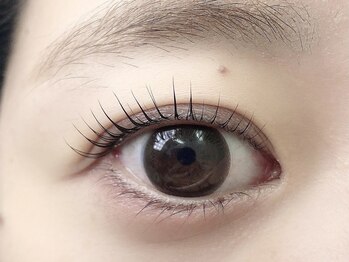 ネイルアンドアイラッシュ ミミリィ(Nail & Eyelash mimily)の写真/自まつげを根元近くからカールする《パリジェンヌ》◆自まつげだけでは出せないボリューム感と長さを演出＊