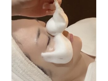 ジェイジェニークサロン グラン ギンザ(JJENYC SALON GRAND GINZA)の写真/【大人の毛穴ケアに◎】毛穴の汚れ&ザラつきを徹底除去！ダメージを残さないプロの技で毛穴レス美肌へ