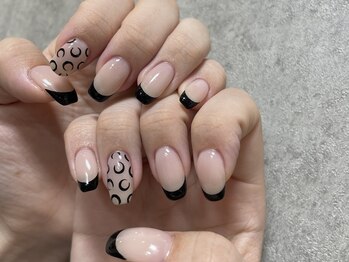 黒フレンチネイル