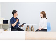 丁寧なヒアリングで不調の原因を突き止めます。肩こり/腰痛