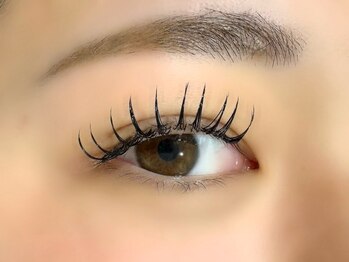 リノ(lino)の写真/人気の【フラットラッシュ】持続性が高く、目力アップが可能！軽い・柔らかい、理想のぱっちり目元に♪
