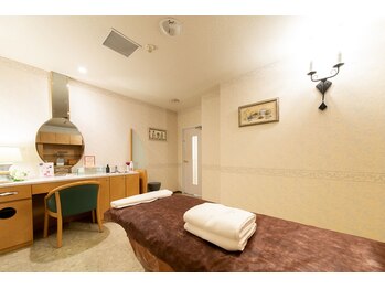 コスメアンドエステティック ルミエ パリ 高知大丸店/個室