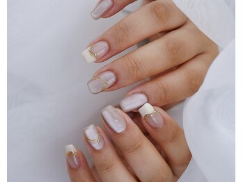 ネイルハウス(Nail house)/変形フレンチで大人っぽく