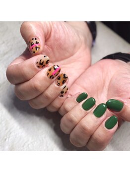 アリー ネイル スタジオ(Ary nail studio)/ヒョウ柄×ワンカラー