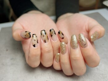 レヴィオ(Revio_)/ヒョウ柄ネイル